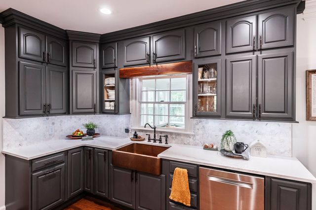 1048 Hillview Dr, Hendersonville, TN 37075