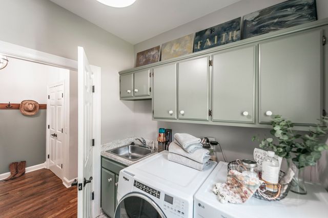 1048 Hillview Dr, Hendersonville, TN 37075