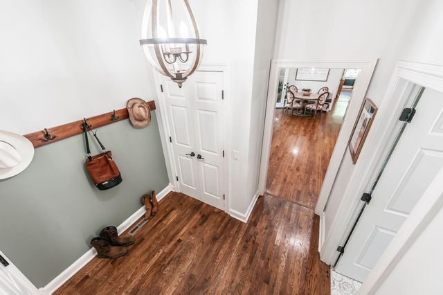 1048 Hillview Dr, Hendersonville, TN 37075