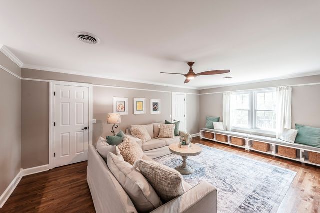 1048 Hillview Dr, Hendersonville, TN 37075