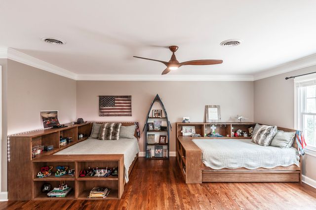 1048 Hillview Dr, Hendersonville, TN 37075