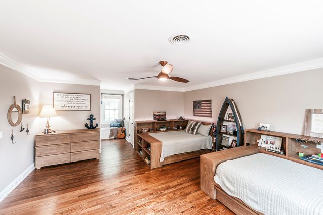 1048 Hillview Dr, Hendersonville, TN 37075