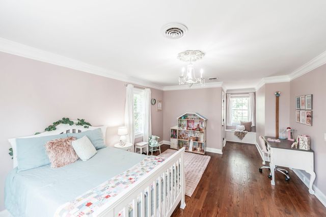 1048 Hillview Dr, Hendersonville, TN 37075