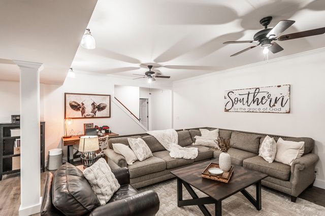 1048 Hillview Dr, Hendersonville, TN 37075