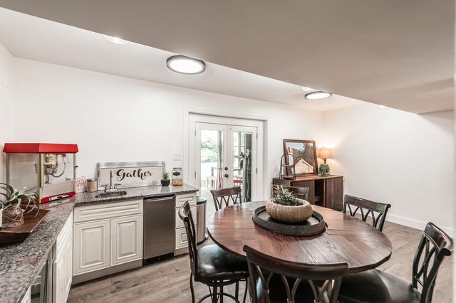 1048 Hillview Dr, Hendersonville, TN 37075