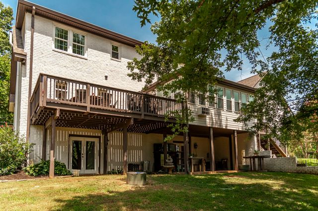 1048 Hillview Dr, Hendersonville, TN 37075