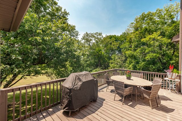 1048 Hillview Dr, Hendersonville, TN 37075