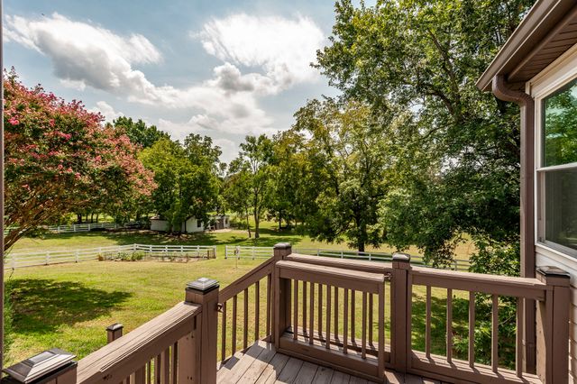 1048 Hillview Dr, Hendersonville, TN 37075