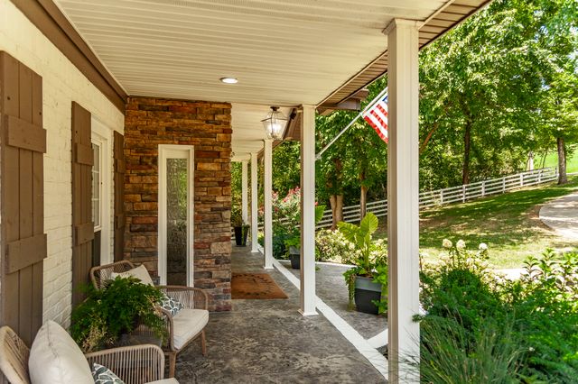 1048 Hillview Dr, Hendersonville, TN 37075