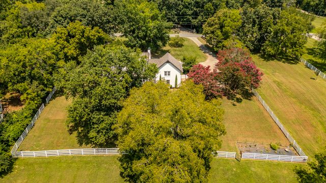 1048 Hillview Dr, Hendersonville, TN 37075