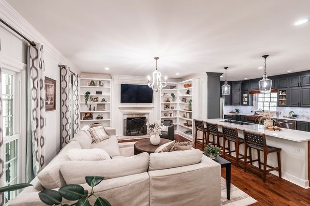 1048 Hillview Dr, Hendersonville, TN 37075