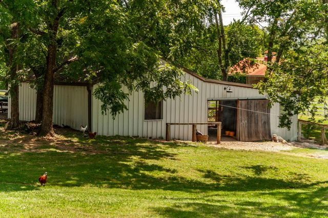 1048 Hillview Dr, Hendersonville, TN 37075
