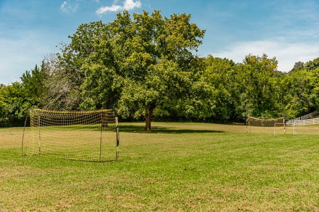 1048 Hillview Dr, Hendersonville, TN 37075