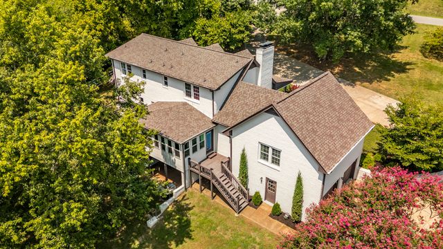 1048 Hillview Dr, Hendersonville, TN 37075