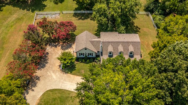 1048 Hillview Dr, Hendersonville, TN 37075