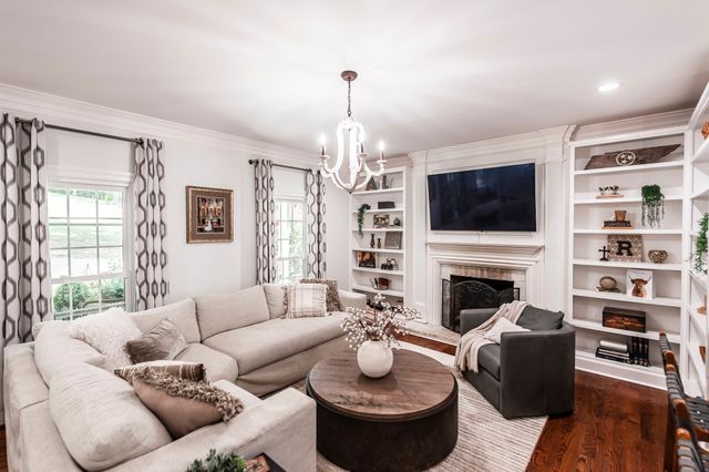 1048 Hillview Dr, Hendersonville, TN 37075