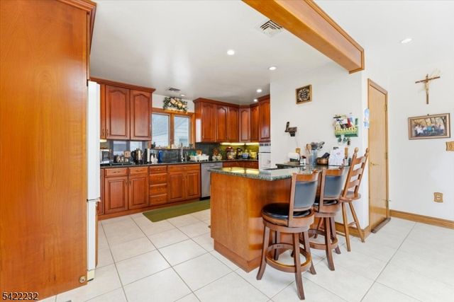 357 Edgewood Rd, Linden City, NJ 07036
