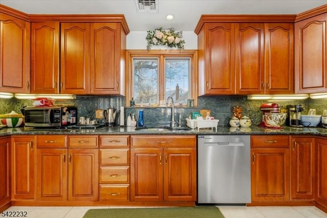 357 Edgewood Rd, Linden City, NJ 07036