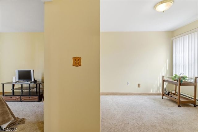 357 Edgewood Rd, Linden City, NJ 07036