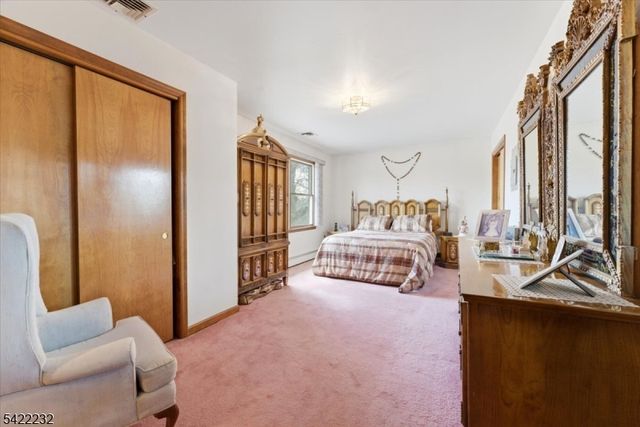 357 Edgewood Rd, Linden City, NJ 07036