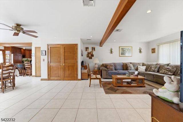 357 Edgewood Rd, Linden City, NJ 07036