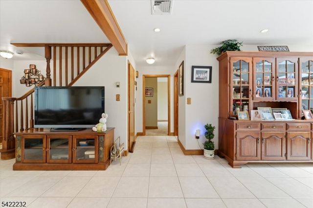 357 Edgewood Rd, Linden City, NJ 07036