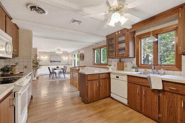 18 Williams Rd, Lynnfield, MA 01940
