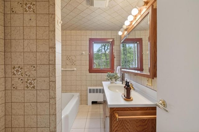 18 Williams Rd, Lynnfield, MA 01940