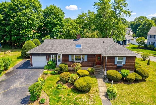 18 Williams Rd, Lynnfield, MA 01940