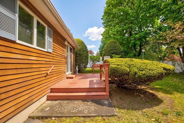 18 Williams Rd, Lynnfield, MA 01940