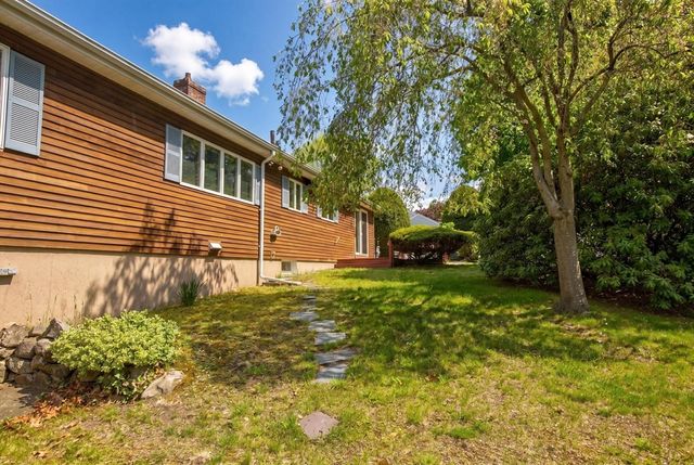 18 Williams Rd, Lynnfield, MA 01940