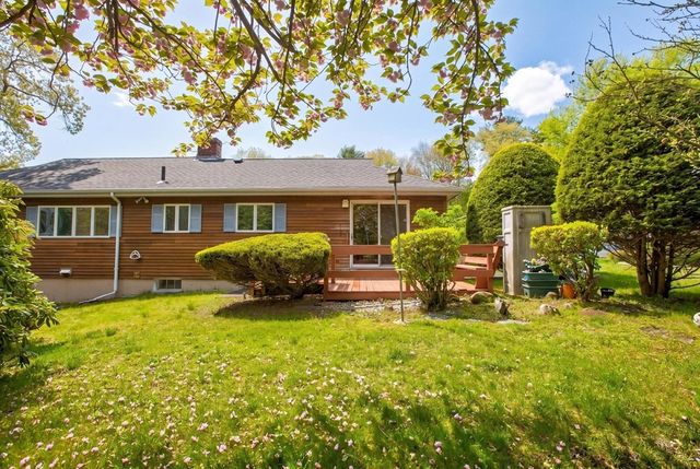 18 Williams Rd, Lynnfield, MA 01940