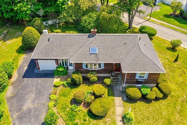 18 Williams Rd, Lynnfield, MA 01940