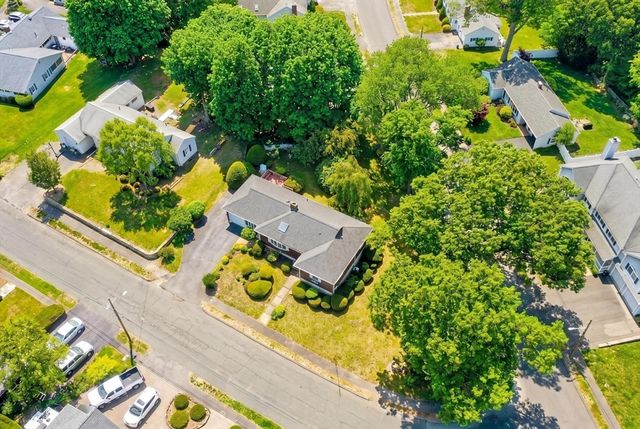 18 Williams Rd, Lynnfield, MA 01940