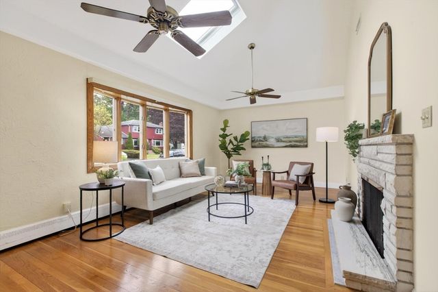 18 Williams Rd, Lynnfield, MA 01940