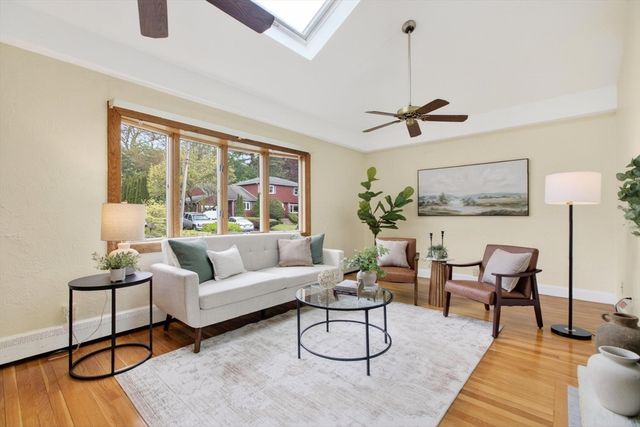 18 Williams Rd, Lynnfield, MA 01940