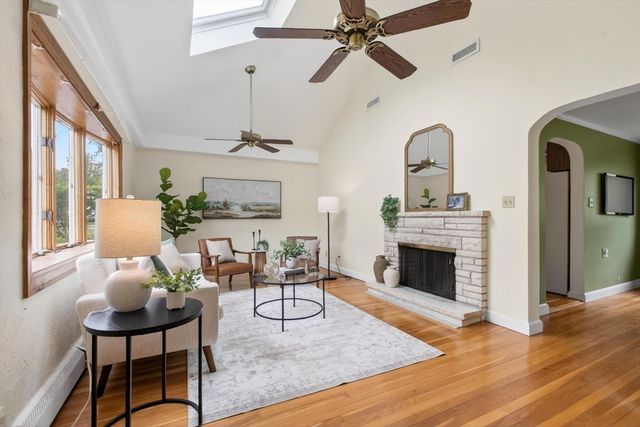 18 Williams Rd, Lynnfield, MA 01940
