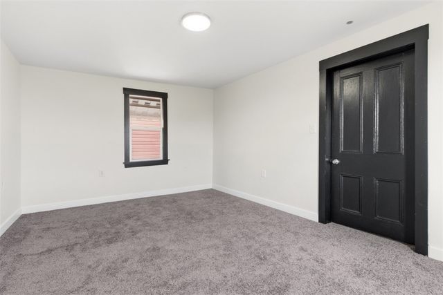 42 Cowan St, Mt Washington, PA 15211