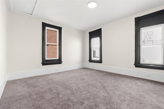 42 Cowan St, Mt Washington, PA 15211