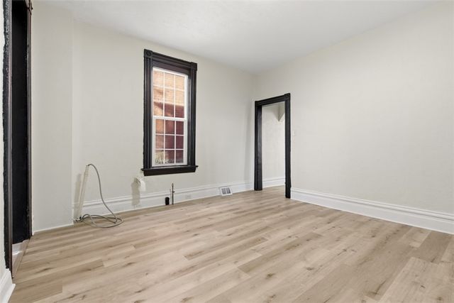 42 Cowan St, Mt Washington, PA 15211