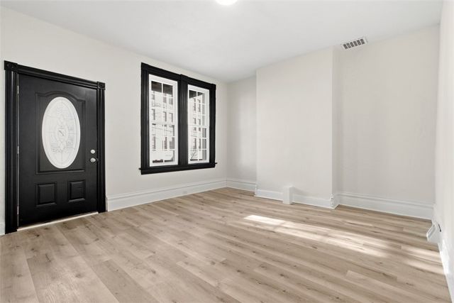 42 Cowan St, Mt Washington, PA 15211