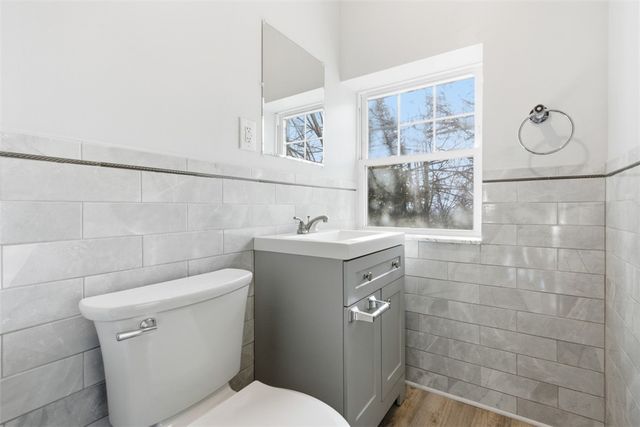 42 Cowan St, Mt Washington, PA 15211