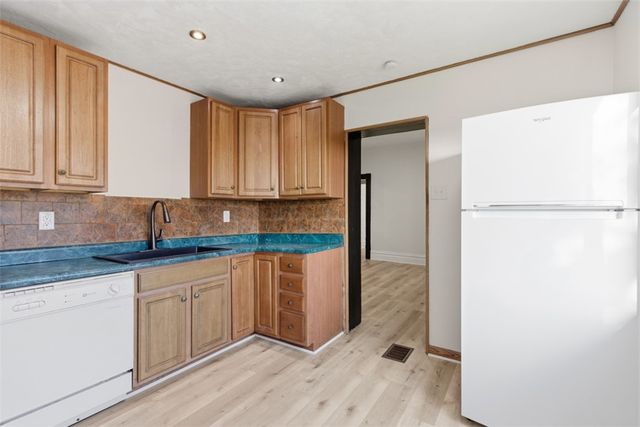 42 Cowan St, Mt Washington, PA 15211