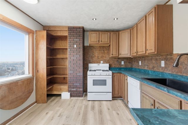 42 Cowan St, Mt Washington, PA 15211