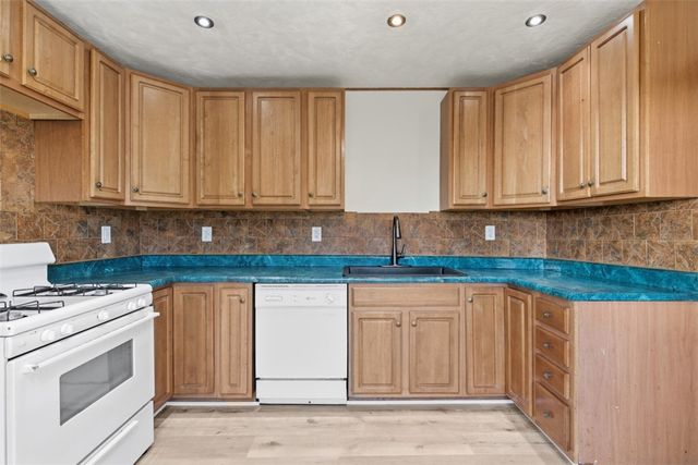 42 Cowan St, Mt Washington, PA 15211