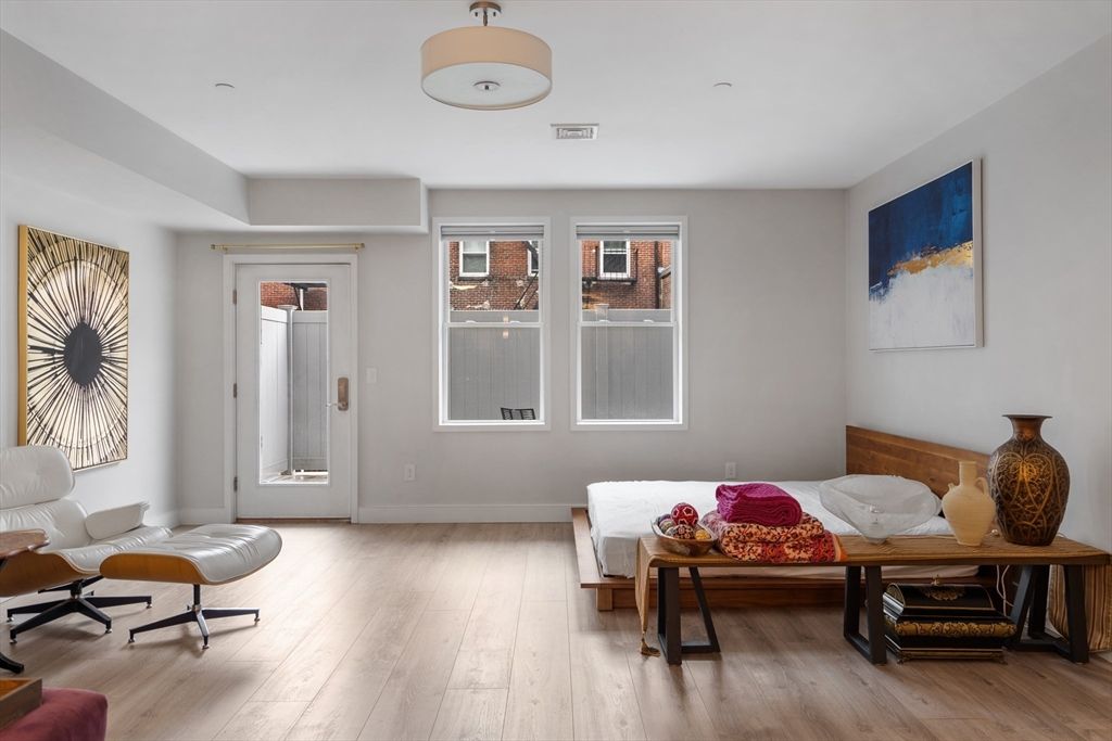 70 Bremen St 207, Boston, MA 02128