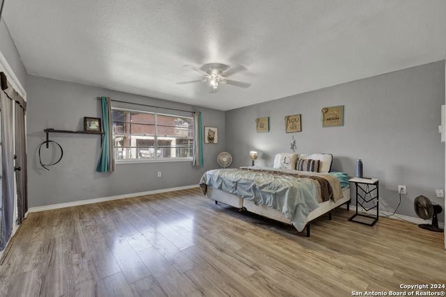 10 CHERRY HILL DR, Seguin, TX 78155