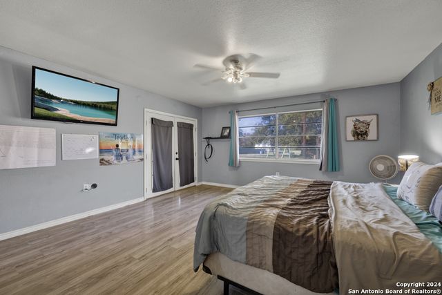 10 CHERRY HILL DR, Seguin, TX 78155