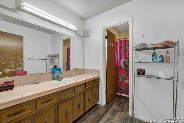 10 CHERRY HILL DR, Seguin, TX 78155