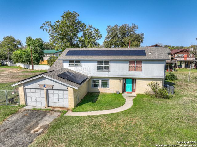 10 CHERRY HILL DR, Seguin, TX 78155